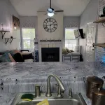 Charming Artist's nook - 1-bed condo with WiFi, AC. Close to beach and shopping