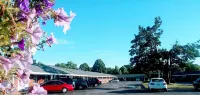 Bay Motel - parkir