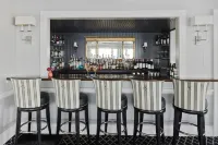 Cape Arundel Inn and Resort - bar