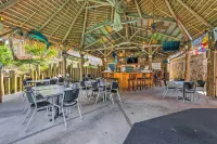 On-Site Beach Bar: Sunny Perdido Key Cottage! - شاطئ