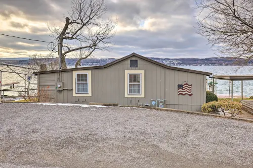 Lakefront Canandaigua Home w/ Grill, Fire Pit - Homestays