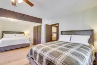 McGaheysville Vacation Rental Yard and Fire Pit! - Pool