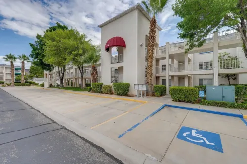 Family-Friendly St George Condo w/ Community Pools - Homestays