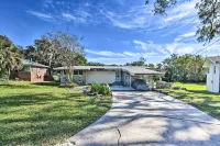 'Brookside' Waterfront Home w/ Kayaks & Deck! - Country Houses