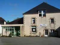 Auberge de Jeunesse HI Pontivy Hotels near Croix de la Houssaye
