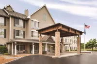 Country Inn & Suites by Radisson, West Bend, WI Hotels in 