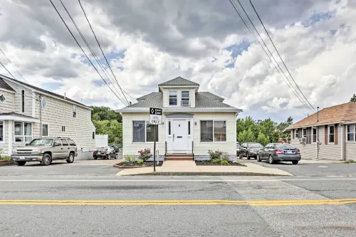 Old Orchard Beach Home w/ Patio: Walk to Beach - Apartments
