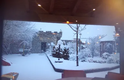 Rozafa Отели в г. 