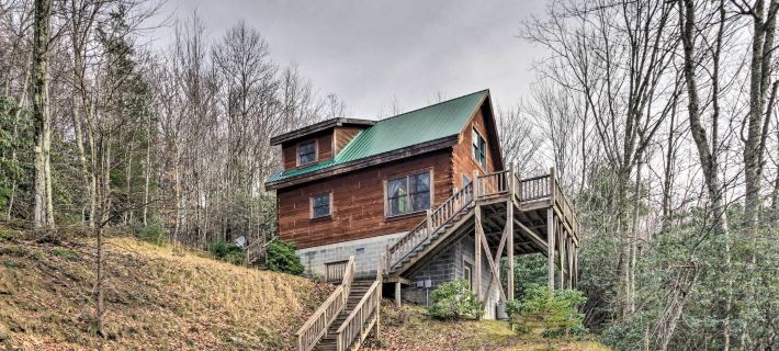 Beech Mountain Cabin w/ 180° Views: Near Hiking! Hotels in Beech Mountain