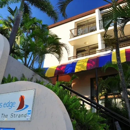 Waters Edge the Strand Отели рядом с достопримечательностью «The Strand Beach»