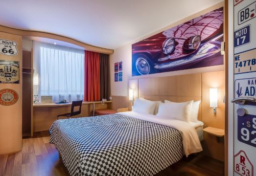 바르샤바 호텔 위치 및 주변 전경