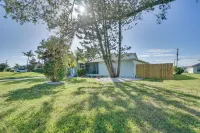 7 Mi to Beaches: Pet-Friendly Cape Coral Home - Parkering