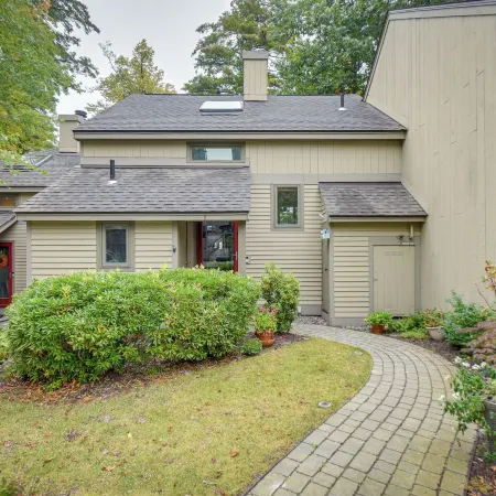 Gilford Townhome w/ Lakefront Beach & Pool Access!