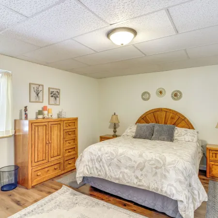 White Swan Lake Home Near Hiking & Snowmobiling!