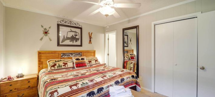 Hike, Golf & Ski: Beech Mtn Condo w/ Resort Perks! Hotels in Beech Mountain