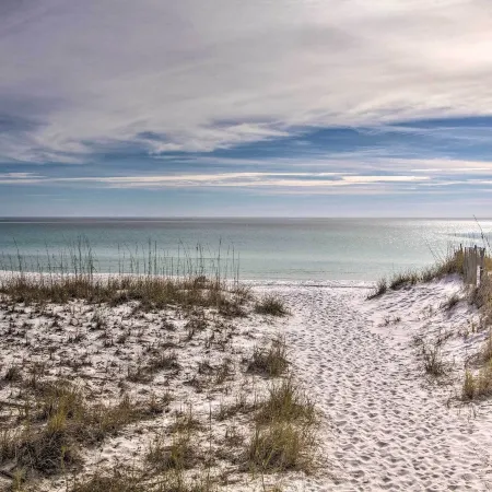 Airy Destin Condo w/ Pool - Walk to Private Beach!