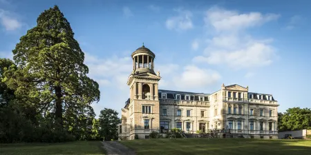 Schloss Kaarz Mit Park Отели в г. Кулен-Вендорф