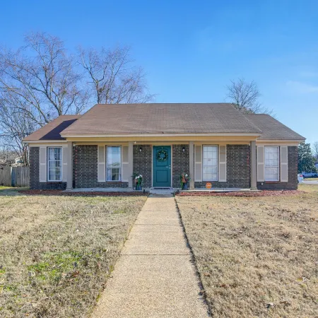 4 Mi to Shelby Farms Park: Memphis Home w/ Patio! Отели рядом с достопримечательностью «Галерея Вулфчейс»