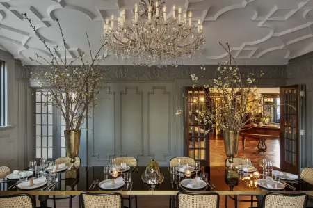 La Colombe d'Or Hotel Отели рядом с достопримечательностью «Lord of the Streets Episcopal Church»