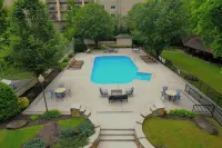 Glenstone Lodge - Rooftop Pools