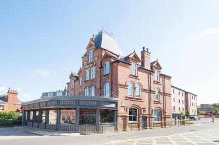 Premier Inn Leek Town Centre Отели рядом с достопримечательностью «Васт»