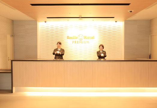 스마일 호텔 객실 내부와 세탁기 시설