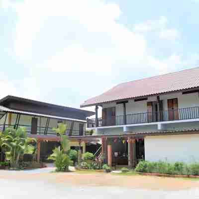 โฮม แอท จันทร์ บีช รีสอร์ท Hotel Exterior