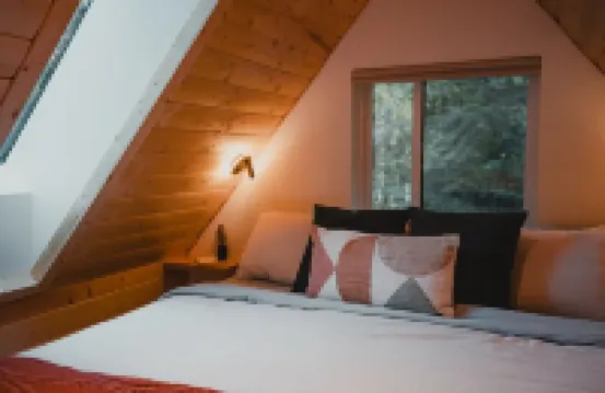 Ramblin' Rose Riverfront, Hot tub, Pet frdly, Cozy