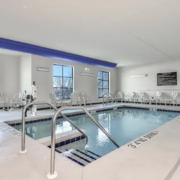 Cobblestone Hotel & Suites - Rhinelander