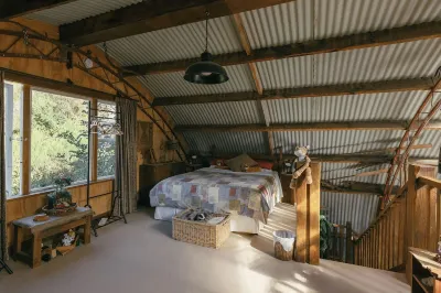 Quirky Barn Stay Experience, fully insulated, warm, beautiful mountain views, Hotels in Arthurs Point