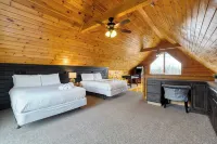 Mountains Are Calling by AvantStay Sleeps 8 Hot Tub Game Loft Located in Douglas Lake Resort