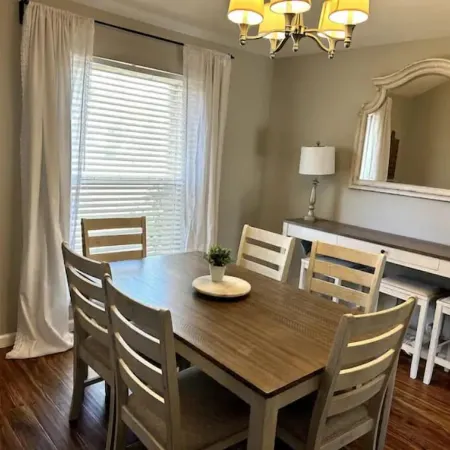 Spacious 3 BDRM for 9 - SA & NB