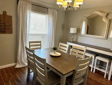 Spacious 3 BDRM for 9 - SA & NB