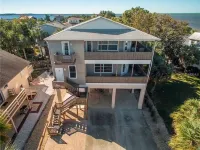 Pine Island - Weeki Wachee Ocean View Home- Walk to Beach on Secluded Island