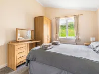 Loch Side Lodge 5 Hotels near Lochleven Castle