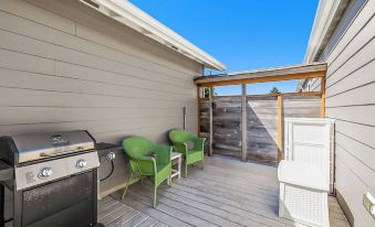 Sweet Seaview Home Near Beach and Trailhead!