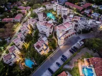 Tropical Gardens Hotels near Mirador Playa Coco