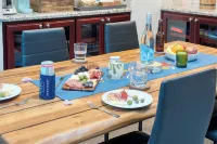 Ski Way by Avantstay Cozy Tahoe Home w/ Fireplace & Balcony