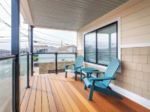 Surf House Hotels in Hampton