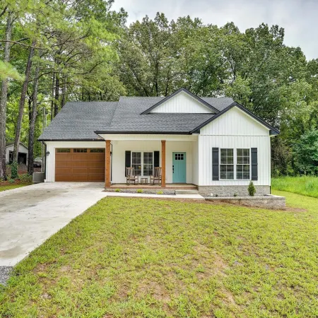 Modern Kentucky Lake Home Pool and Boat Ramp Access