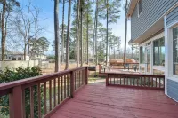 Lovely Fayetteville Home Deck and Fireplace! - Wifi
