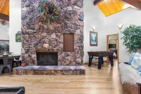 The Fairway Hideaway by Avantstay Game Room, Outdoor Dining & Near Lake Arrowhead