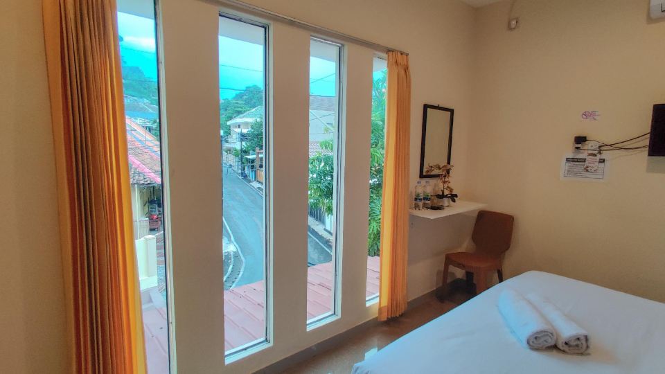 Ayuning Guest House Syariah Semarang Mitra RedDoorz