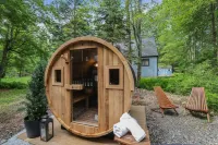 Hydrotherapy Jacuzzi-Sauna -Sauna • Hydro Hot Tub, Romantic Cabin