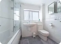 Modern holiday home 3Bed Hotels in Wickford