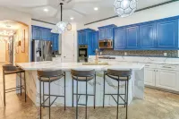 Putting Green & Hot Tub: Goodyear Retreat! - Hot Tub