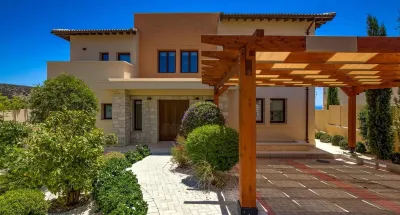 Stunning Villa UV09 Oniro with Sea Views, Aphrodite Hills Hotels in 