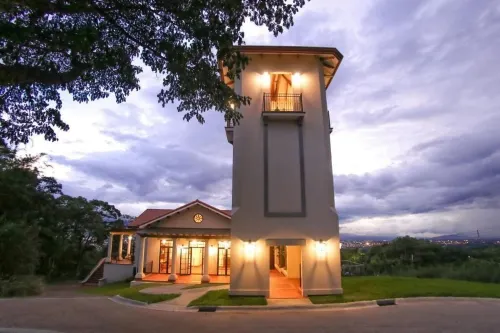 El Arca Jardín Botánico y Restaurante Hotels in Birrí