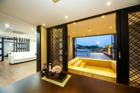 Ulsan (Ganjeolgot) Calmare Pension Отели рядом с достопримечательностью «Jinha Beach»