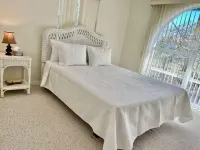 A Quiet Retreat on Spring Lake!